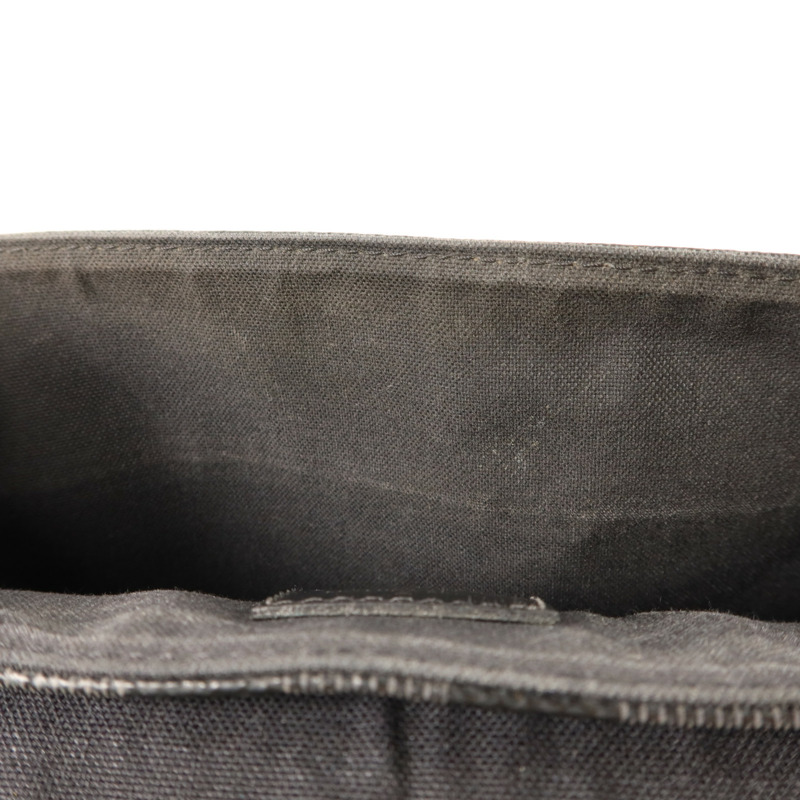 LOUIS VUITTON Damier Graphite District PM銀扣肩背袋-18