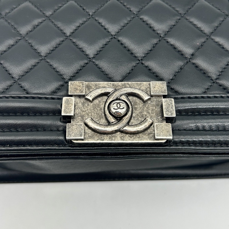 「JL精品代購」香奈兒黑銀小號羊皮leboy翻蓋鏈條斜挎包-13