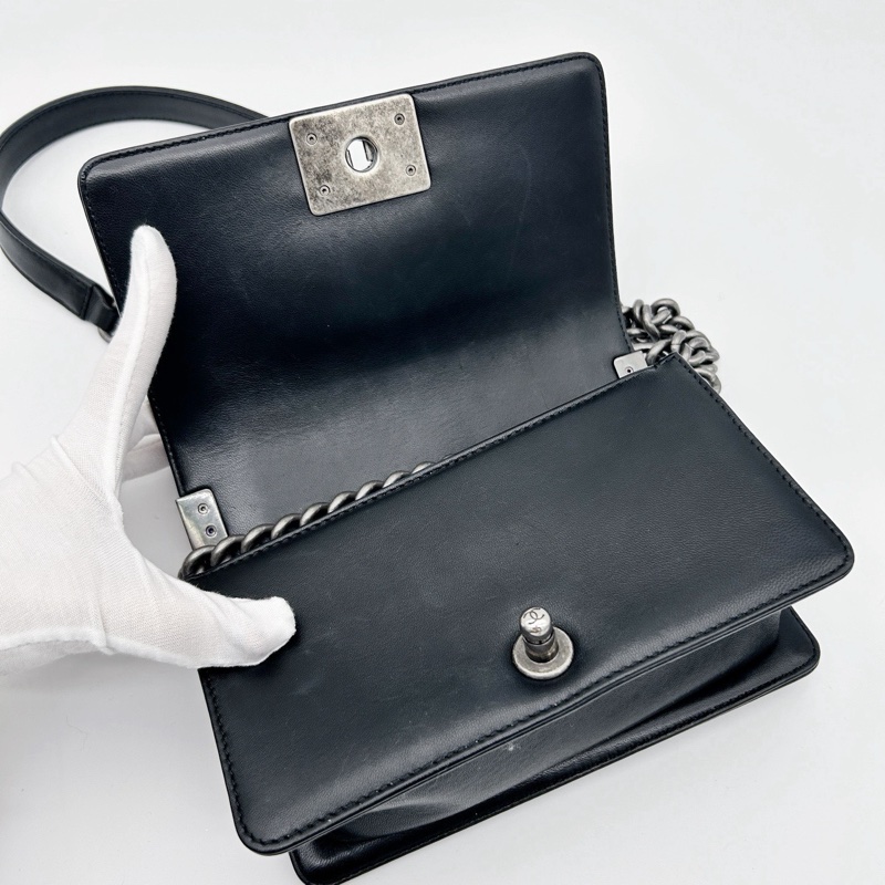 「JL精品代購」香奈兒黑銀小號羊皮leboy翻蓋鏈條斜挎包-14