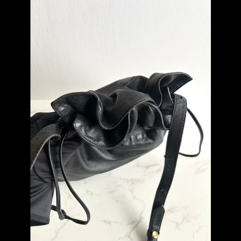 【LA LUNE】絕版中古包 Loewe黑色納帕皮革抽繩包 側背包 斜背包 單肩包 二手-6