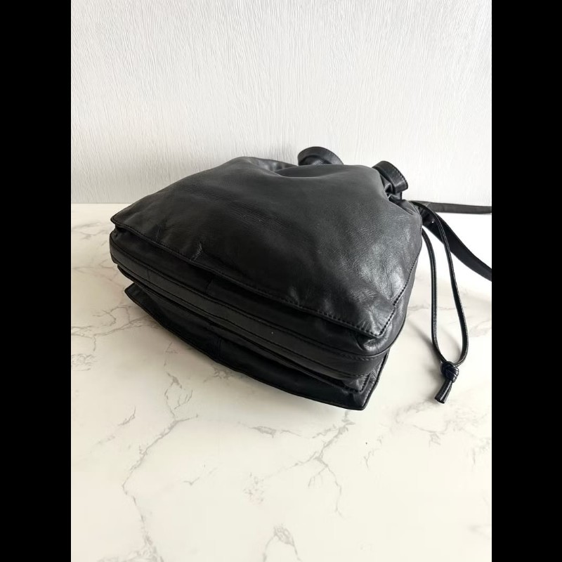 【LA LUNE】絕版中古包 Loewe黑色納帕皮革抽繩包 側背包 斜背包 單肩包 二手-8