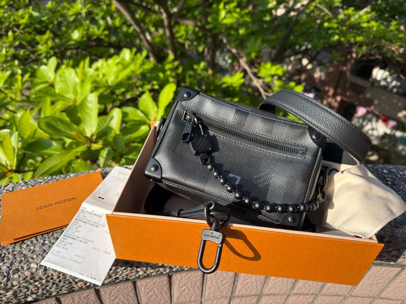 LV黑灰棋盤格Mini Soft Trunk斜背包M14922-0