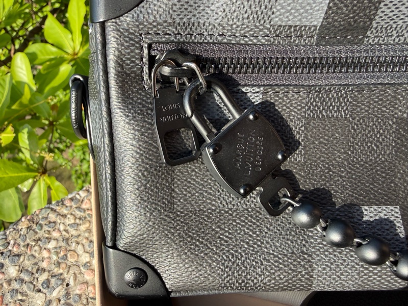 LV黑灰棋盤格Mini Soft Trunk斜背包M14922-2