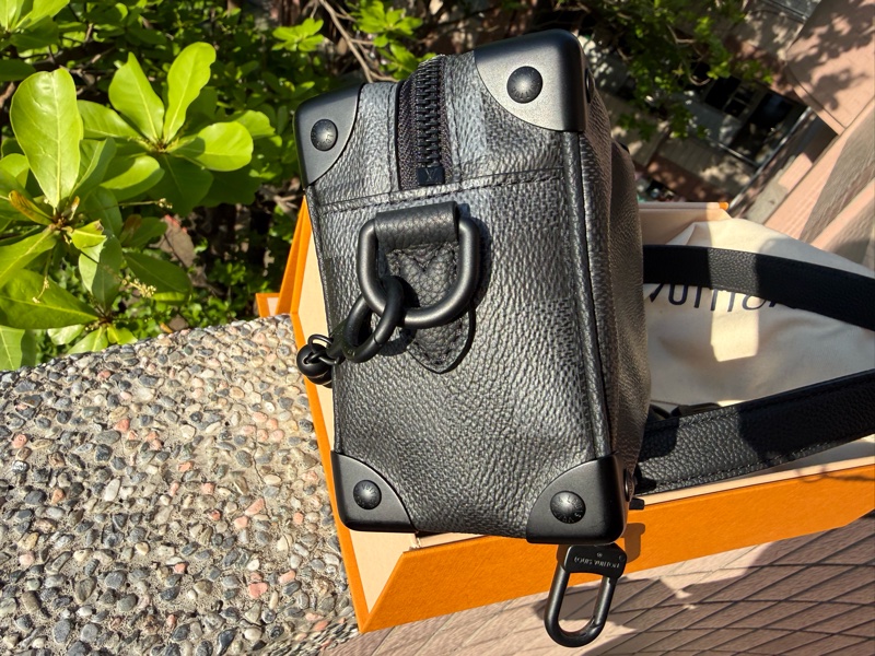 LV黑灰棋盤格Mini Soft Trunk斜背包M14922-4
