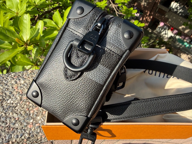 LV黑灰棋盤格Mini Soft Trunk斜背包M14922-5