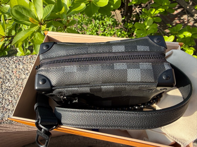 LV黑灰棋盤格Mini Soft Trunk斜背包M14922-6