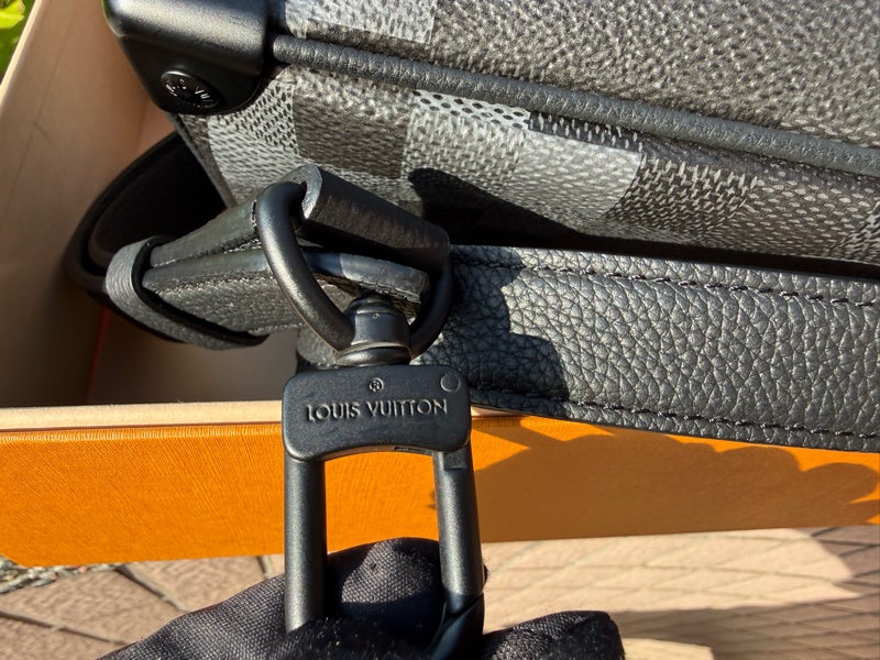 LV黑灰棋盤格Mini Soft Trunk斜背包M14922-12