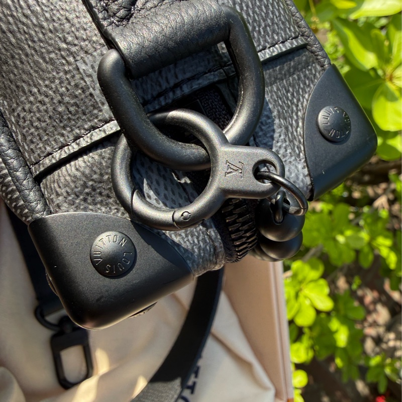 LV黑灰棋盤格Mini Soft Trunk斜背包M14922-13