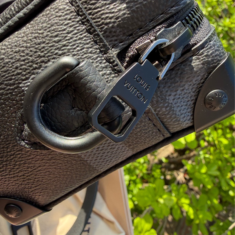 LV黑灰棋盤格Mini Soft Trunk斜背包M14922-14