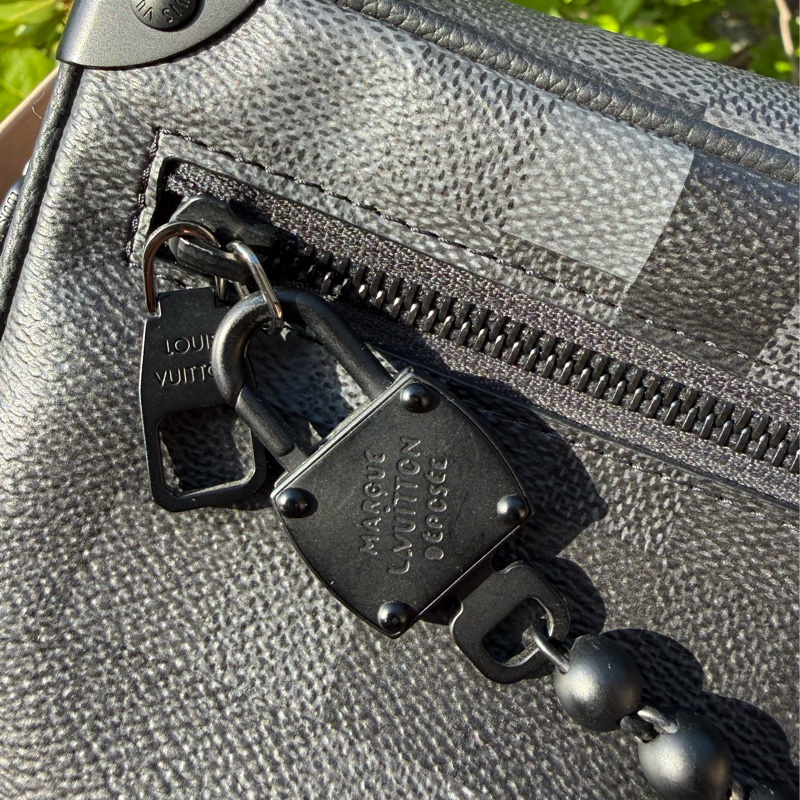 LV黑灰棋盤格Mini Soft Trunk斜背包M14922-15