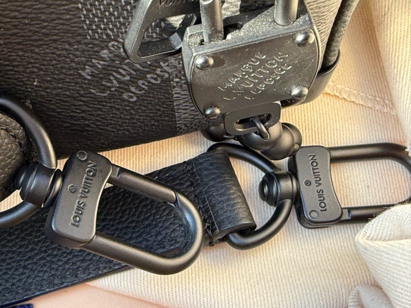 LV黑灰棋盤格Mini Soft Trunk斜背包M14922-20