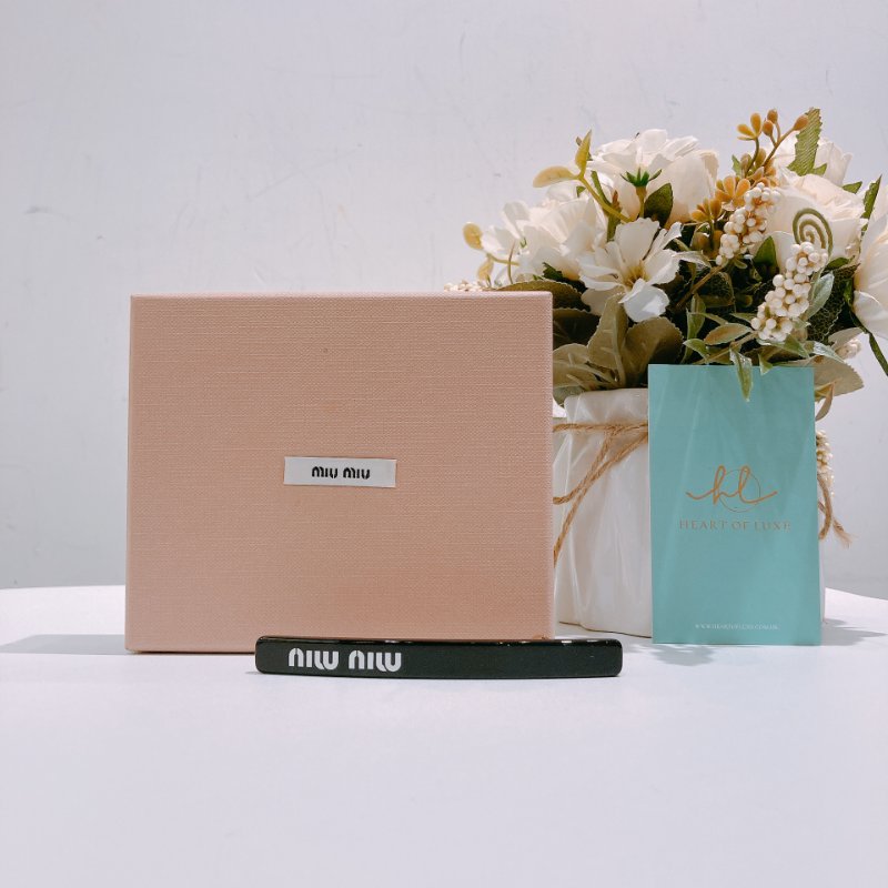TW4770 MiuMiu 髮夾 黑色Long Logo Hair Clip Black-0