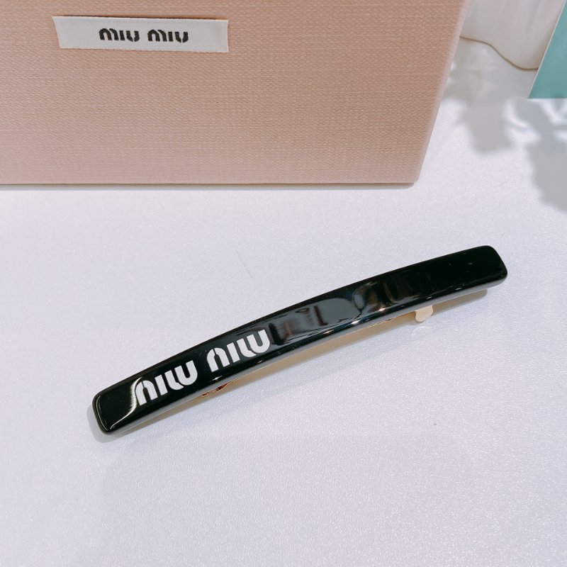 TW4770 MiuMiu 髮夾 黑色Long Logo Hair Clip Black-1