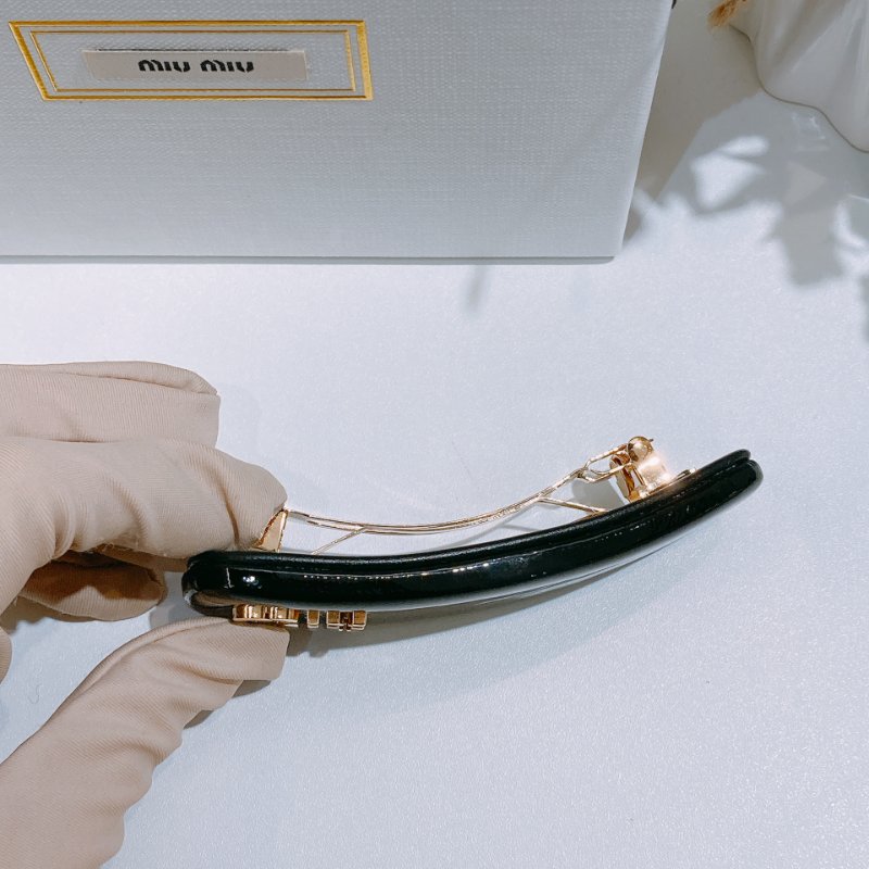 TW4771 MiuMiu 髮夾 黑色 Patent Leather Hair Clip-4