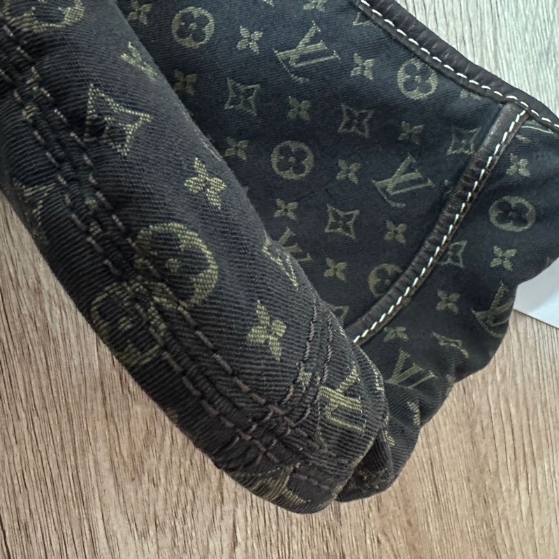 LV 單寧牛仔腋下包-10