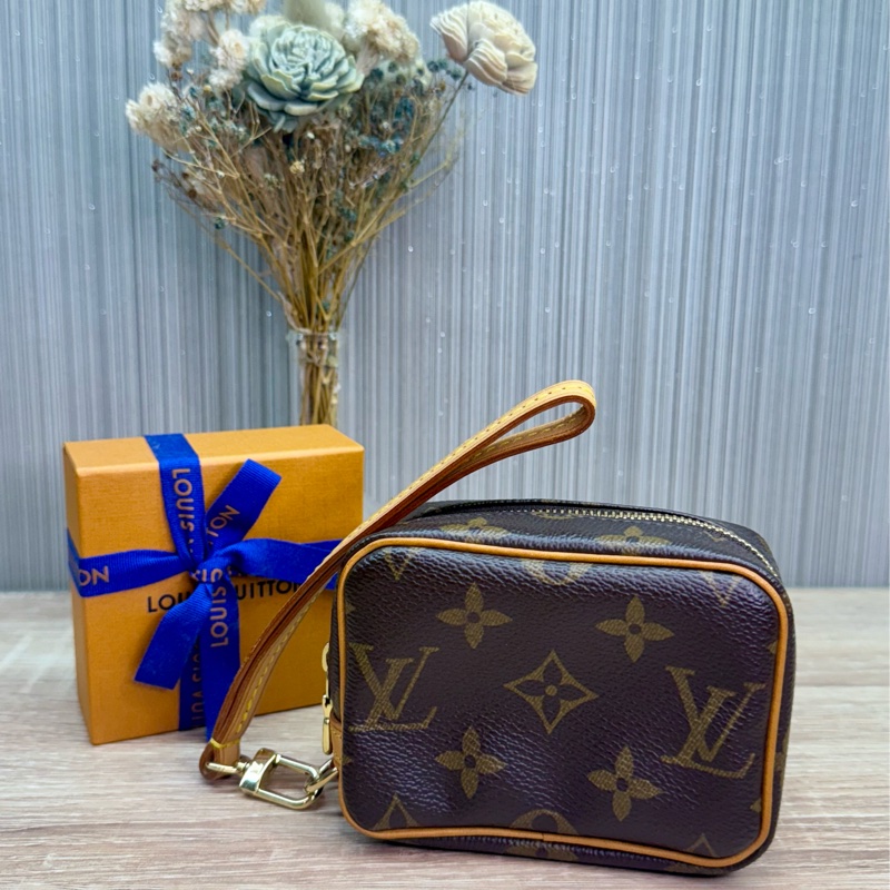 LV M58030 豆腐包手拿包晚宴包零錢包化妝包-1
