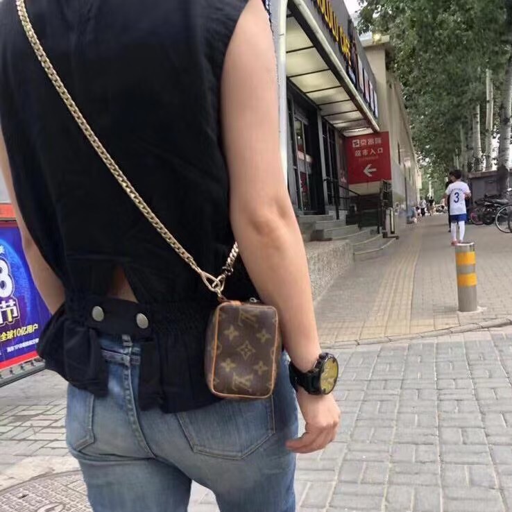 LV M58030 豆腐包手拿包晚宴包零錢包化妝包-18