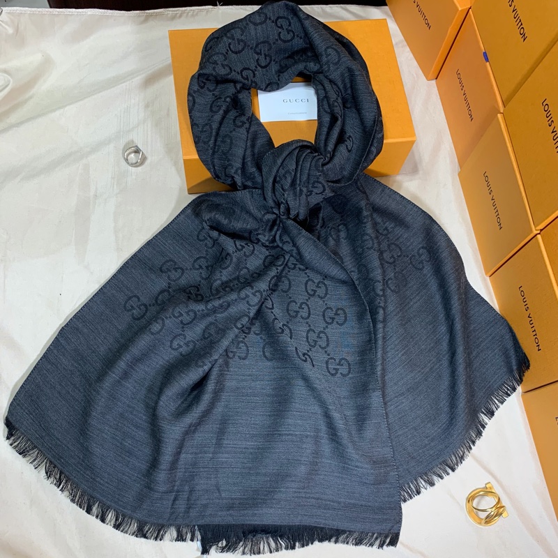 ‼️最後一條 全台最甜 全新未用 Gucci 古馳 黑灰老花滿版雙色圍巾披肩-5