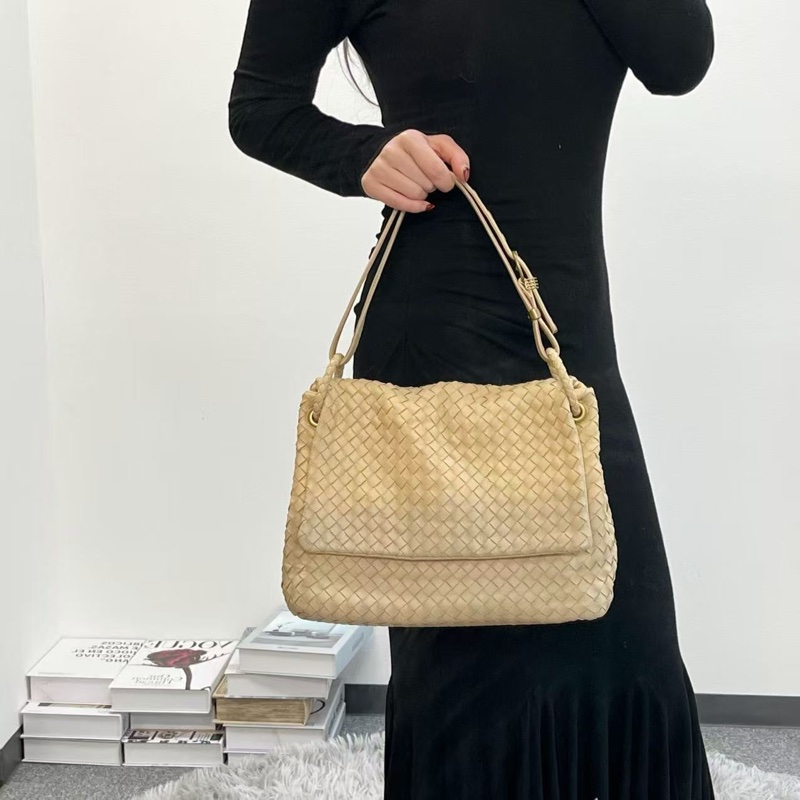 「JL精品代購」bottega veneta BV 奶茶色羊皮編織翻蓋腋下托特包-2