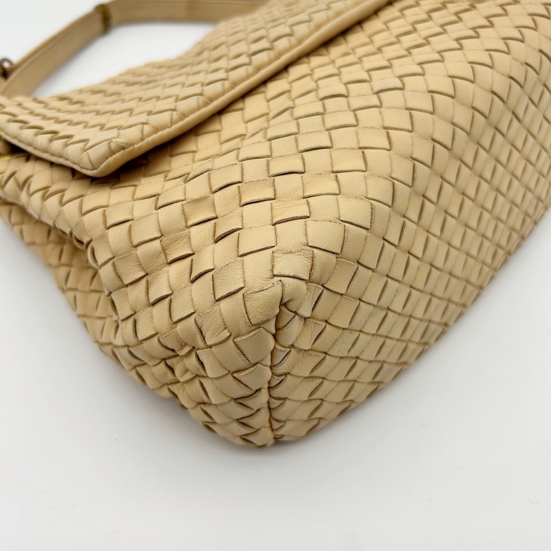「JL精品代購」bottega veneta BV 奶茶色羊皮編織翻蓋腋下托特包-7