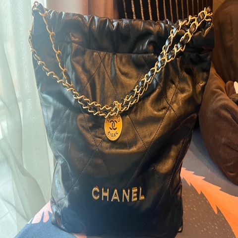 【近全新晶片款】Chanel 22 黑金中號 Medium 垃圾包
