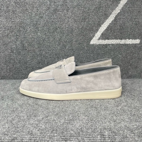 全新Prada普拉達 淺藍色麂皮三角標一腳蹬板鞋41碼