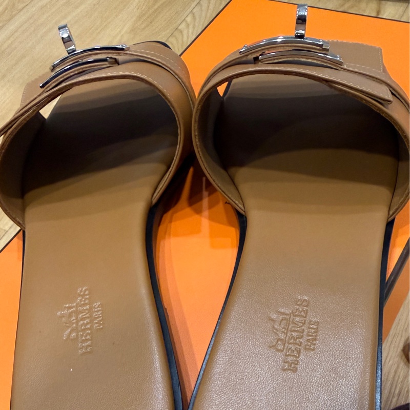 Hermès Giulia 平底涼鞋 🍊 經典金棕 x 銀扣 ✨ 愛馬仕-11