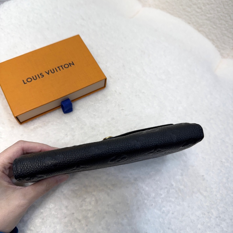 Louis Vuitton LV黑色壓紋牛皮 Sarah長夾 Empreinte信封扣長夾 M61182-2