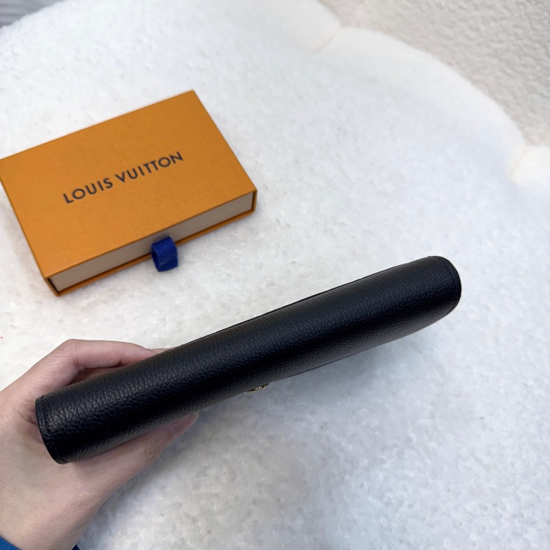 Louis Vuitton LV黑色壓紋牛皮 Sarah長夾 Empreinte信封扣長夾 M61182-3