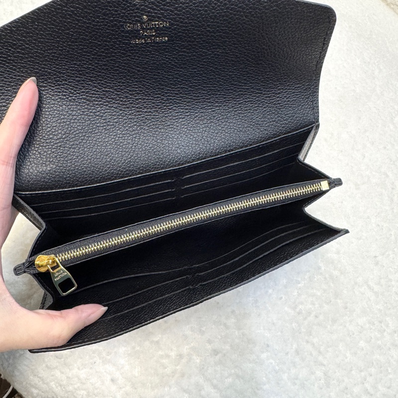 Louis Vuitton LV黑色壓紋牛皮 Sarah長夾 Empreinte信封扣長夾 M61182-5