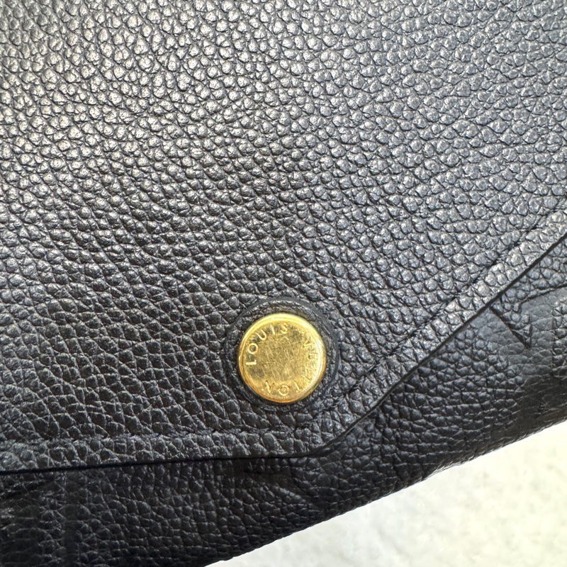 Louis Vuitton LV黑色壓紋牛皮 Sarah長夾 Empreinte信封扣長夾 M61182-8