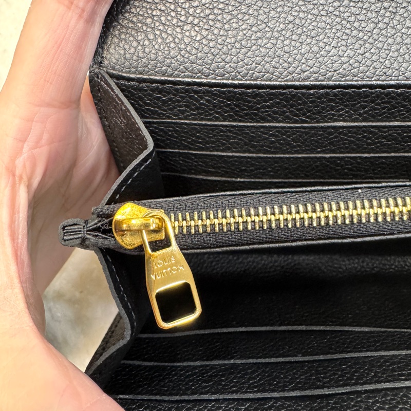 Louis Vuitton LV黑色壓紋牛皮 Sarah長夾 Empreinte信封扣長夾 M61182-9