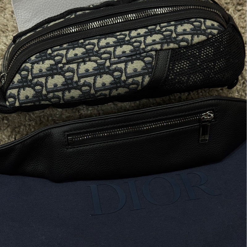 Dior Men Fall23 Scarab body bag 聖甲蟲肩包 經典老花-1