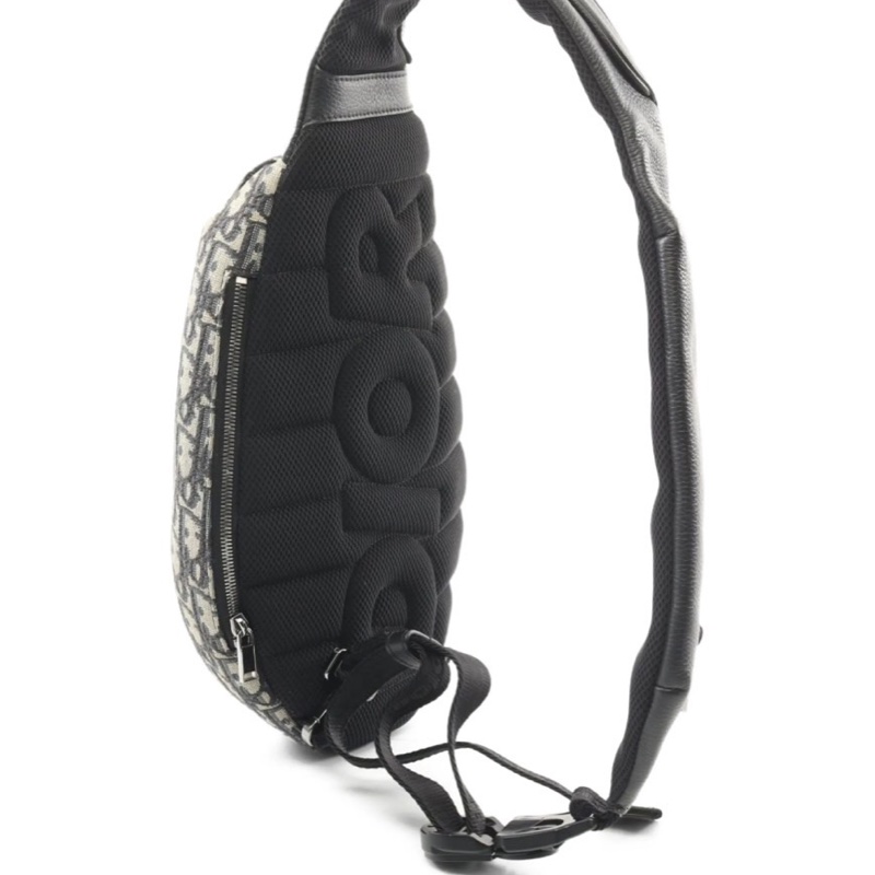 Dior Men Fall23 Scarab body bag 聖甲蟲肩包 經典老花-4