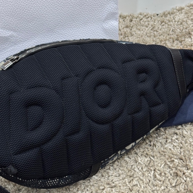 Dior Men Fall23 Scarab body bag 聖甲蟲肩包 經典老花-10