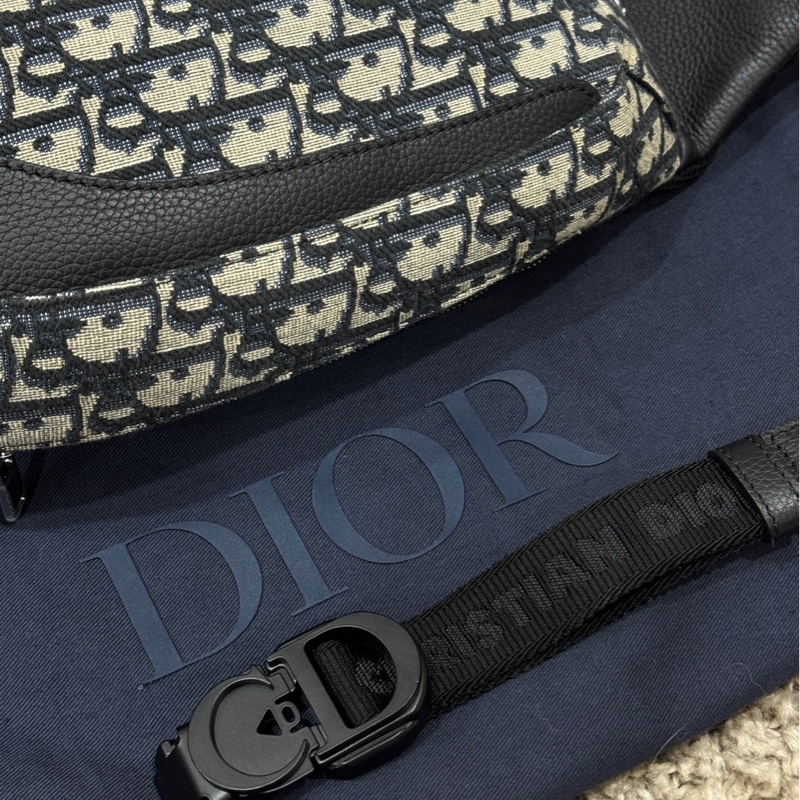 Dior Men Fall23 Scarab body bag 聖甲蟲肩包 經典老花-13