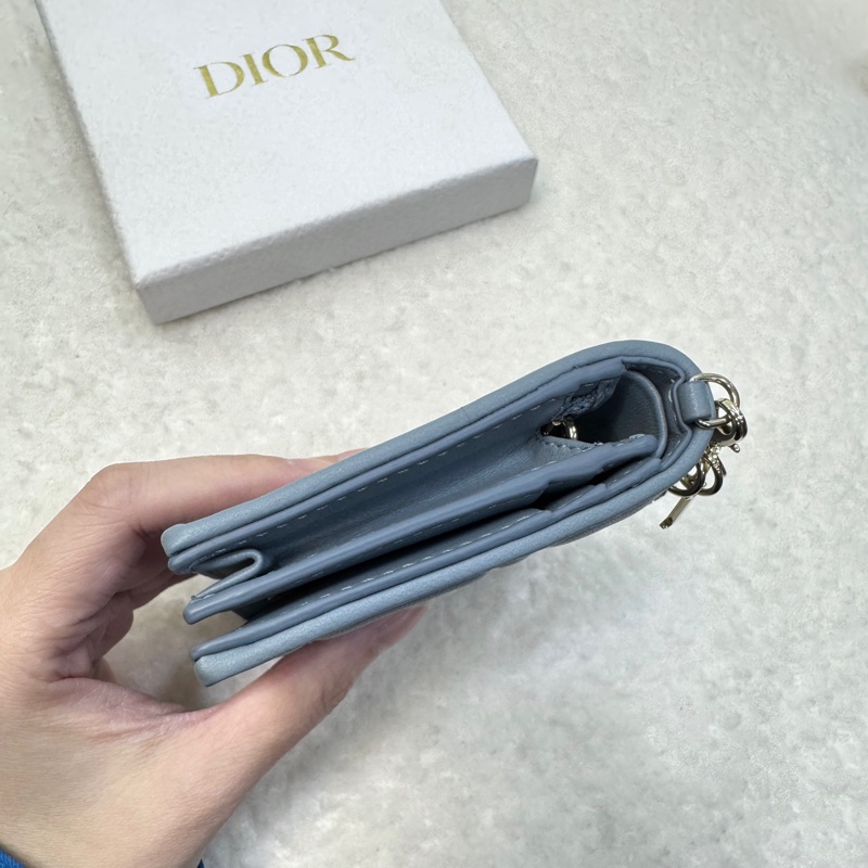 Dior 迪奧雲藍色羊皮 Lady Dior Gardenia短夾 金釦藤格紋短夾 S0178ONMJ-3