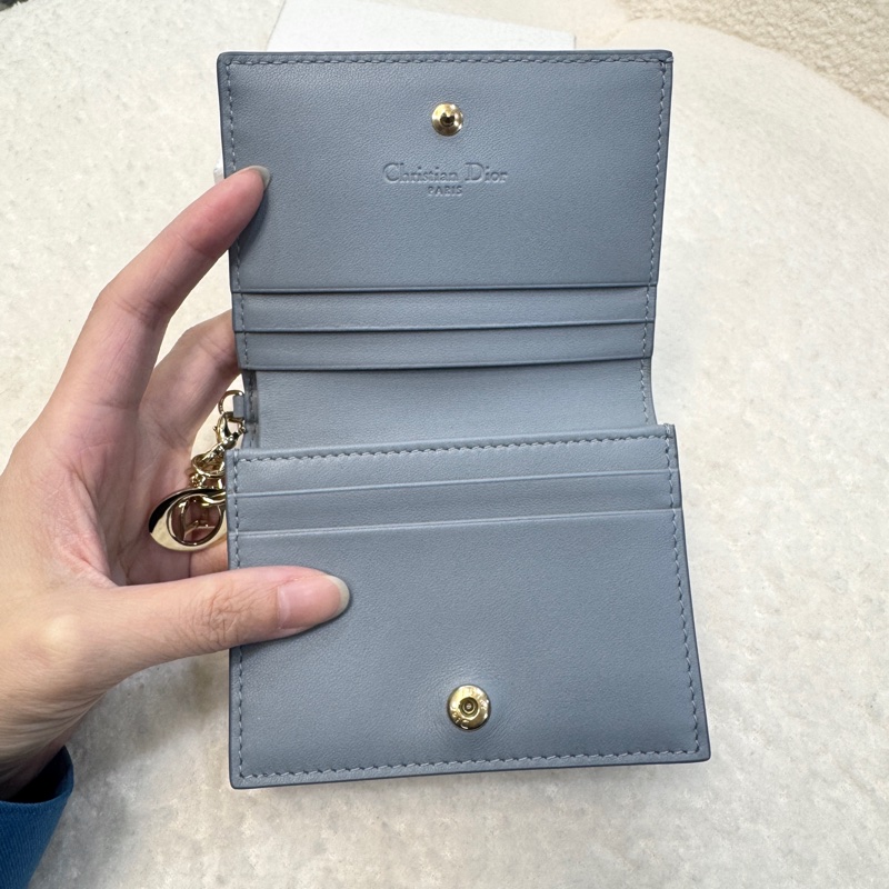 Dior 迪奧雲藍色羊皮 Lady Dior Gardenia短夾 金釦藤格紋短夾 S0178ONMJ-5
