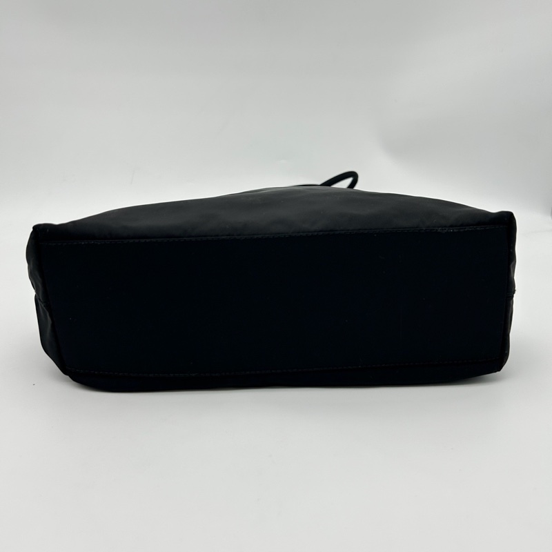 「JL精品代購」Prada黑銀降落傘細肩帶單肩通勤托特包-6