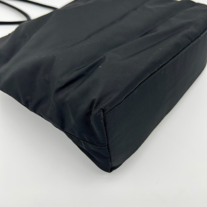 「JL精品代購」Prada黑銀降落傘細肩帶單肩通勤托特包-9