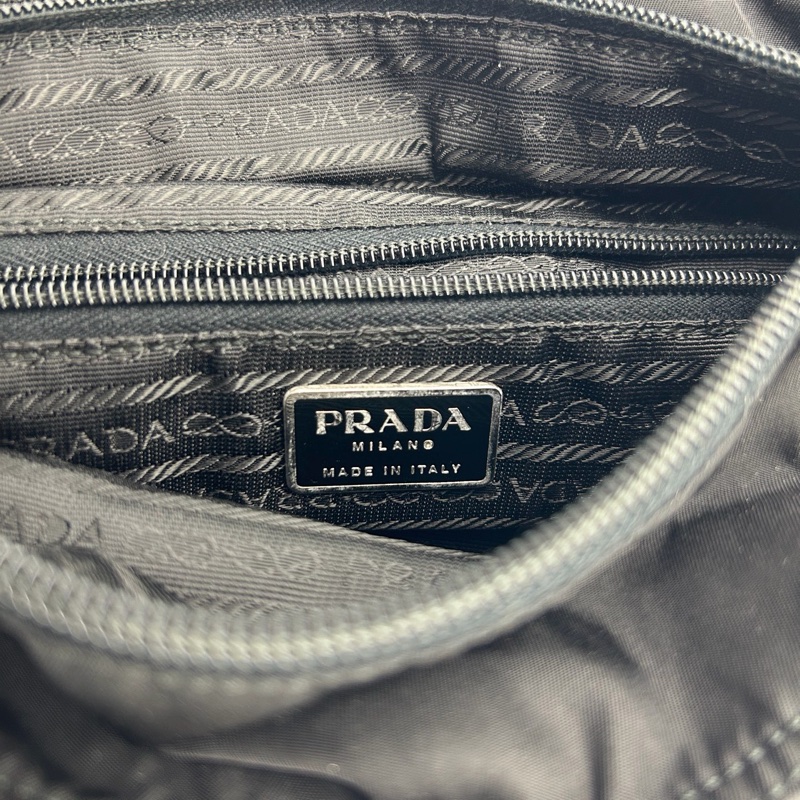 「JL精品代購」Prada黑銀降落傘細肩帶單肩通勤托特包-14