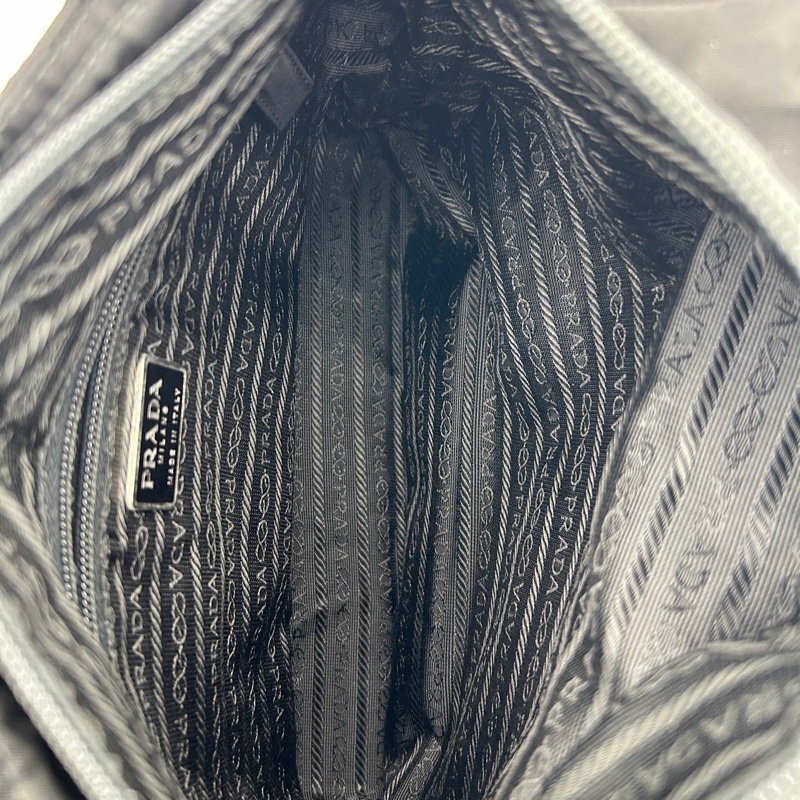「JL精品代購」Prada黑銀降落傘細肩帶單肩通勤托特包-15