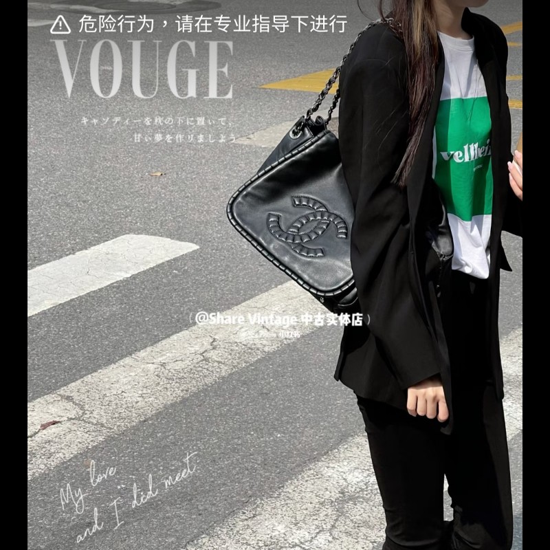 CHANEL 香奈兒 黑色牛皮 雙c大logo 掀蓋滾邊黑銀機場包-1