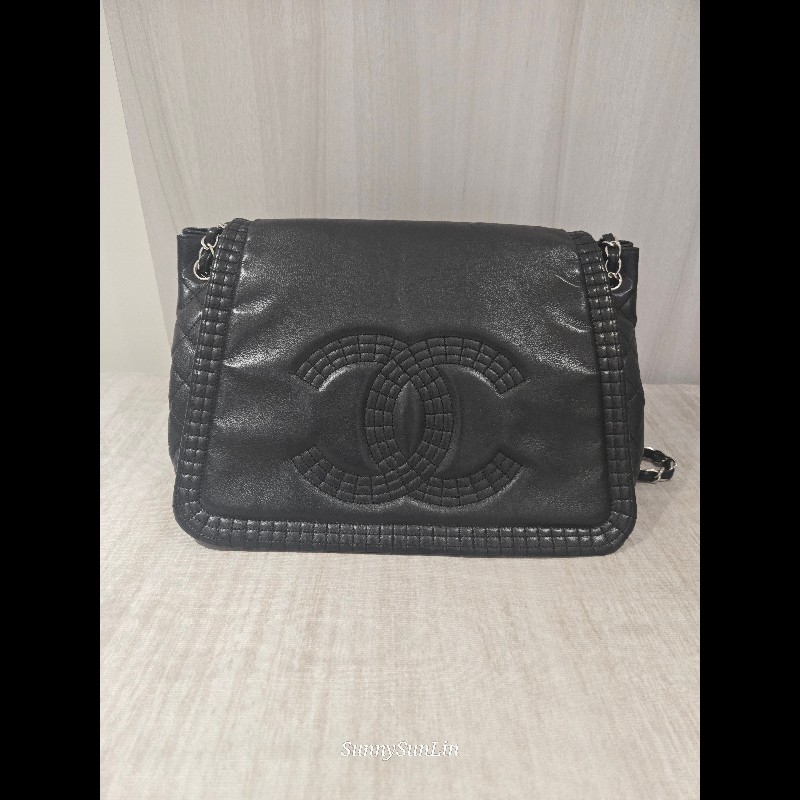 CHANEL 香奈兒 黑色牛皮 雙c大logo 掀蓋滾邊黑銀機場包-8