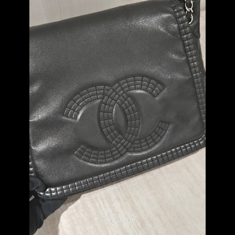 CHANEL 香奈兒 黑色牛皮 雙c大logo 掀蓋滾邊黑銀機場包-11