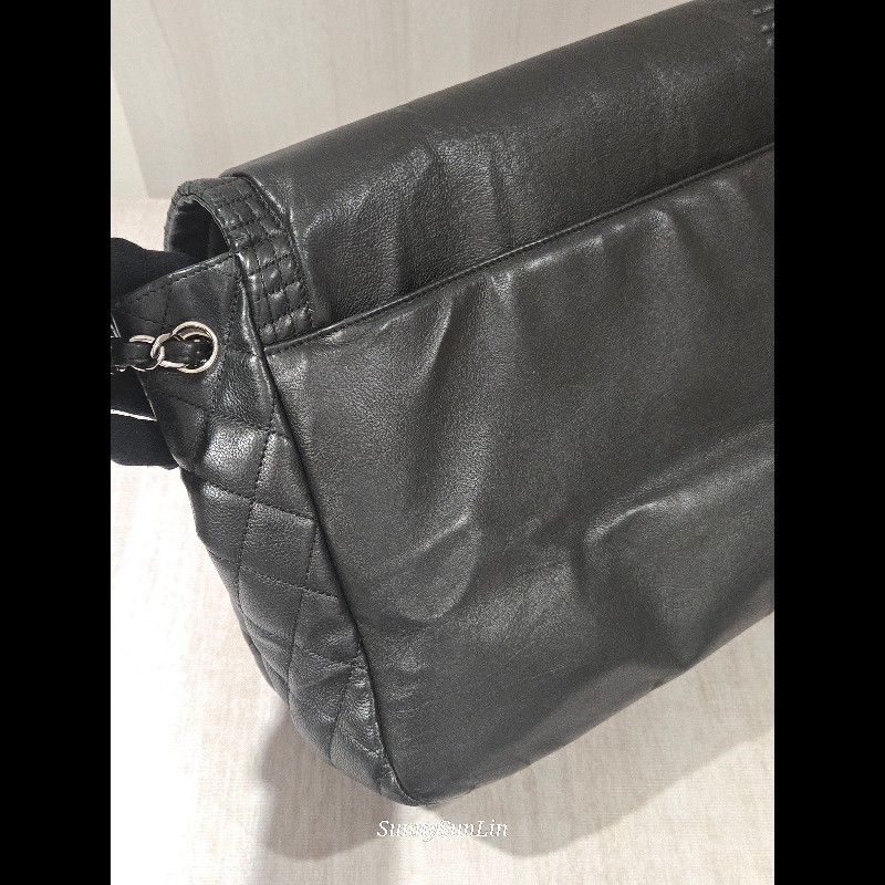 CHANEL 香奈兒 黑色牛皮 雙c大logo 掀蓋滾邊黑銀機場包-16