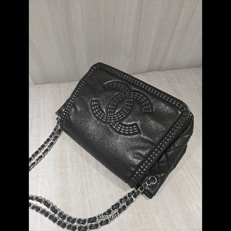 CHANEL 香奈兒 黑色牛皮 雙c大logo 掀蓋滾邊黑銀機場包-17