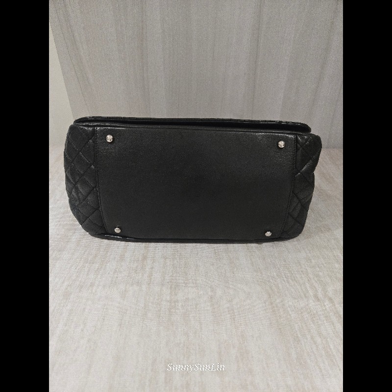 CHANEL 香奈兒 黑色牛皮 雙c大logo 掀蓋滾邊黑銀機場包-19