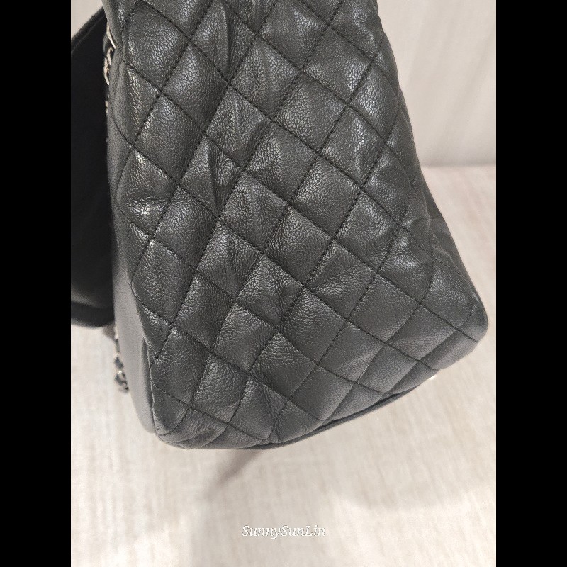 CHANEL 香奈兒 黑色牛皮 雙c大logo 掀蓋滾邊黑銀機場包-21