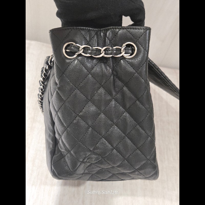 CHANEL 香奈兒 黑色牛皮 雙c大logo 掀蓋滾邊黑銀機場包-22